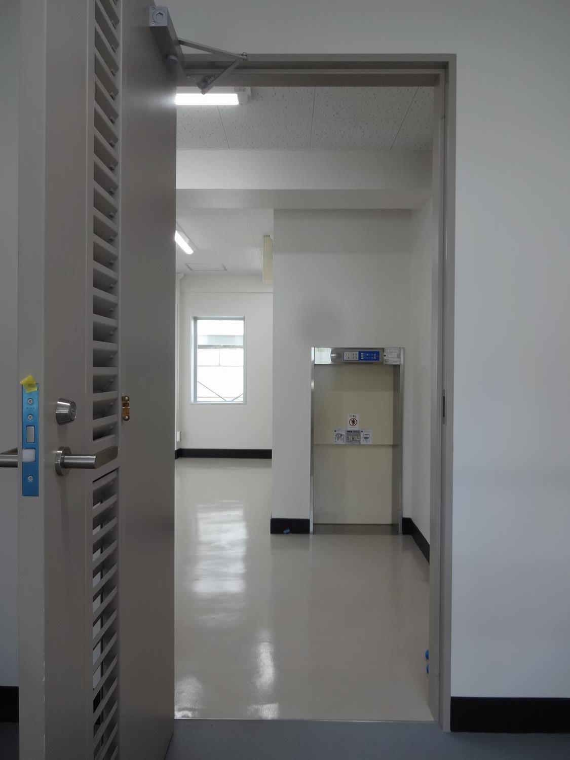 雑誌書庫入り口(2階)