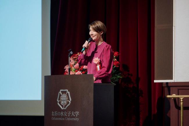 スプツニ子!アーティスト/東京藝術大学デザイン科准教授による基調講演の様子